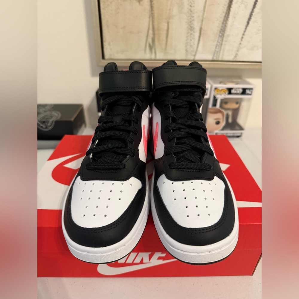 NWB Nike Court Borough Mid 2 (GS) Black/Sunset Pulse-White size 5Y - Picture 3 of 6